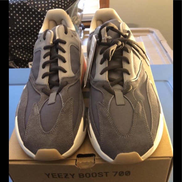 Yeezy 700 Magnets - Picture 2 of 4